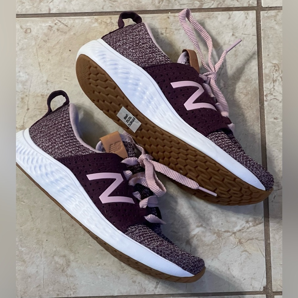 NWOT NEW Balance Women’s Fresh Foam Sport V 1 Running  Athletic Shoes. Size 5.